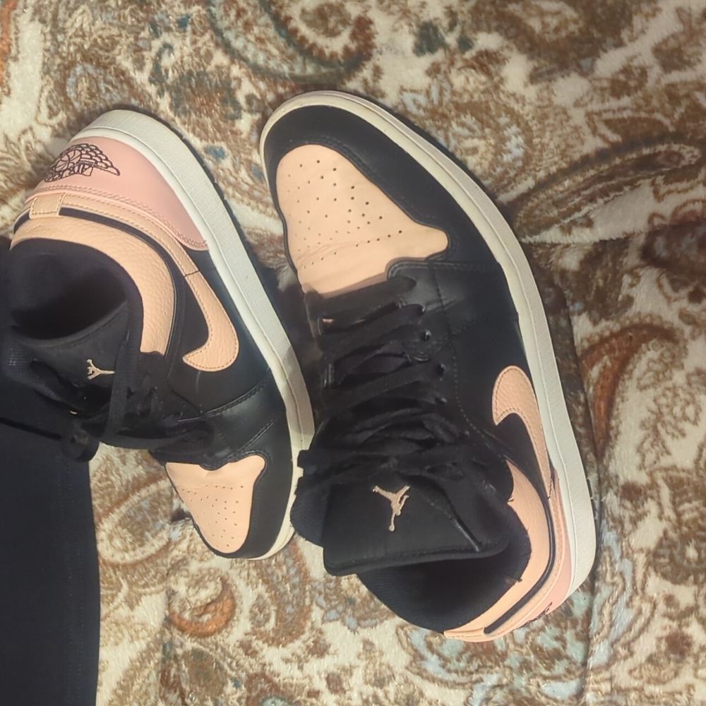 Nike air Jordan low black and pink size 10